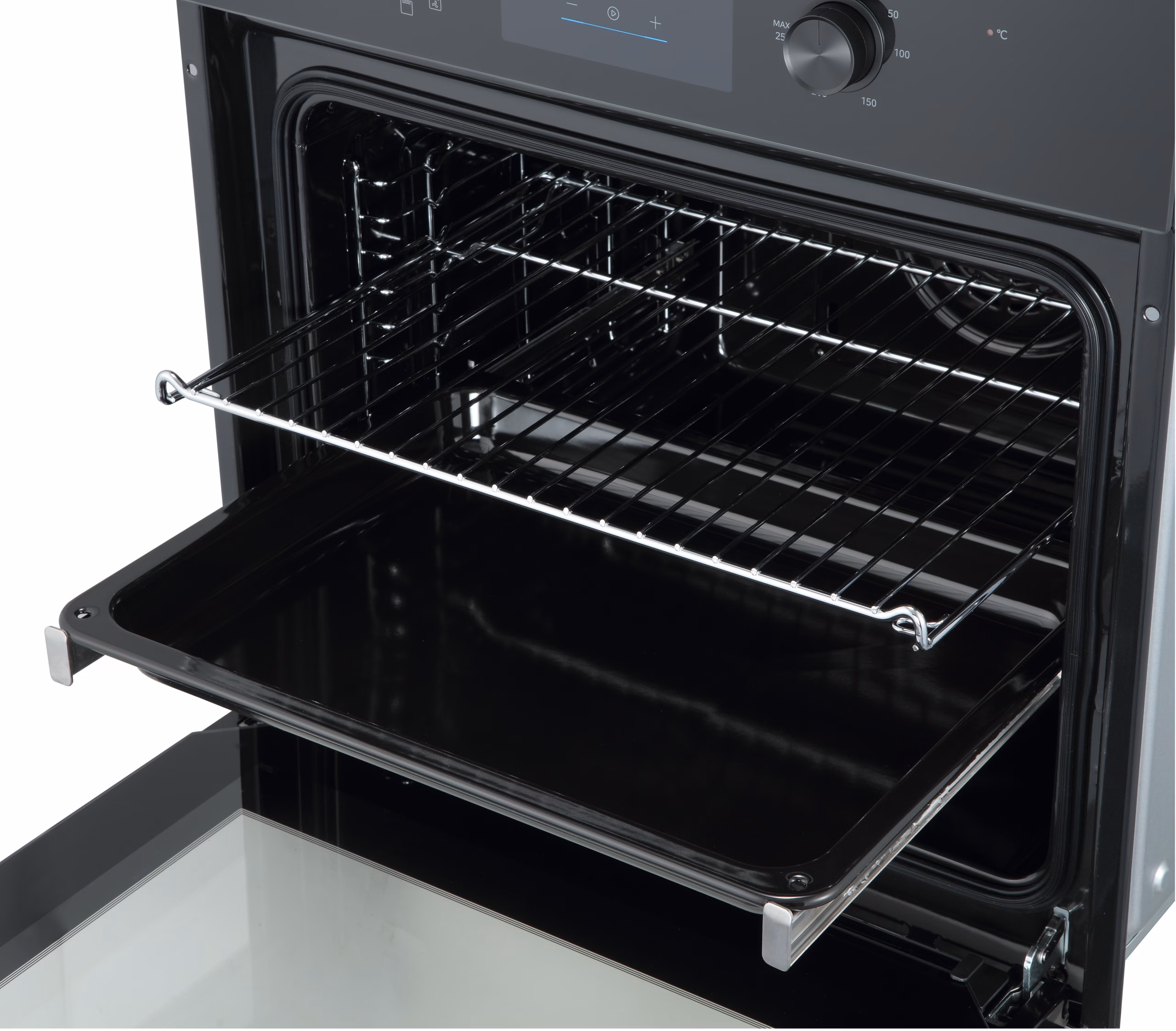 Lähivaade Midea MBO65M80D2-BK grillrestile ja küpsetusplaadile ahju avatud ukse kohal