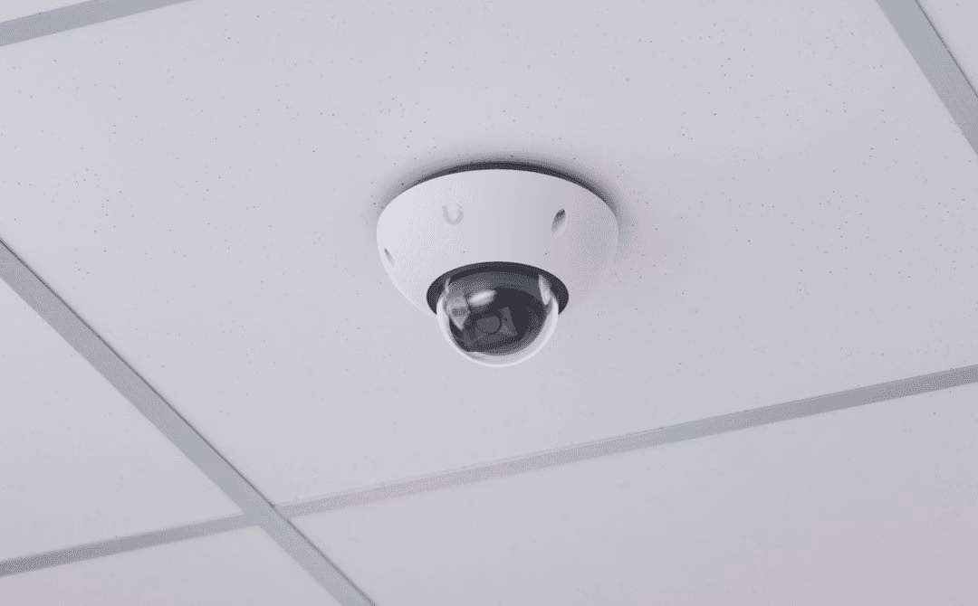 Ripplakke paigaldatud võrgukaamera Ubiquiti G6 Dome