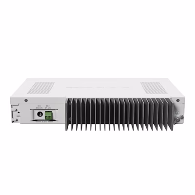 MikroTik CCR2004-16G-2S+PC tagakülg jahutusradiaatori ja kahe toitesisendiga