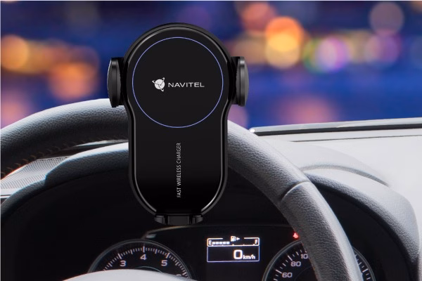 Autohoidik laadimisega Navitel SH1000 PRO rooli taga armatuurlaual