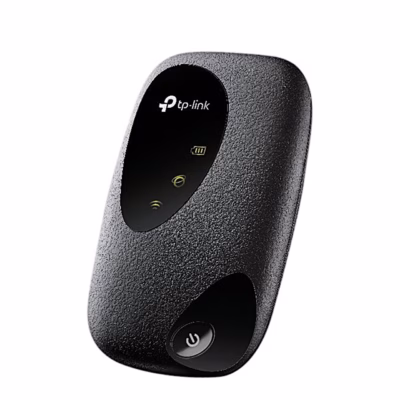 Must kaasaskantav 4G-ruuter TP-Link M7000 eestvaates olekutulede ja toitenupuga