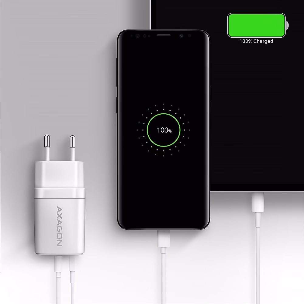 USB-laadija AXAGON ACU-PQ20W laadimas telefoni ja tahvelarvutit