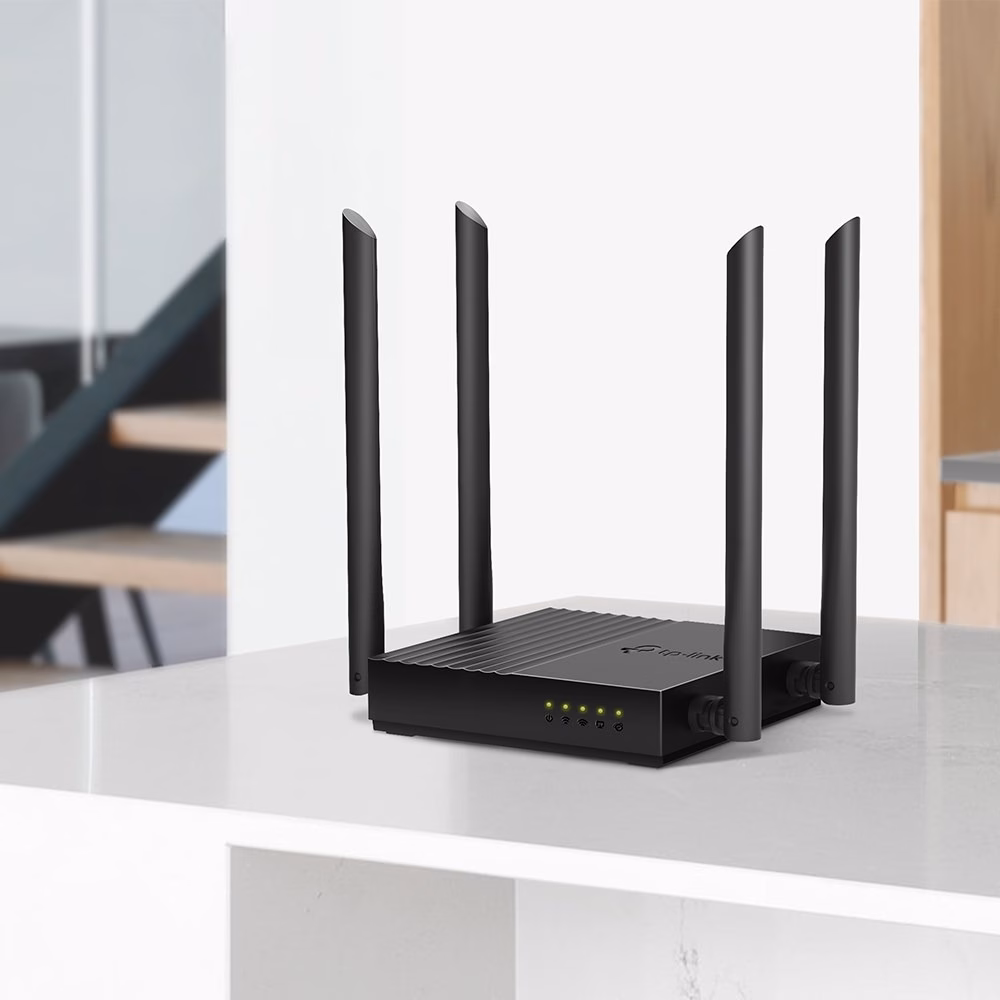 Lauaruuter TP-Link Archer C64 valgel riiulil