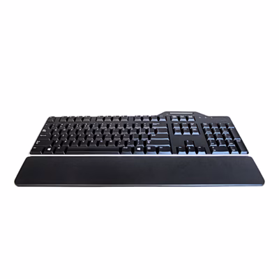 Dell Pro KB813 kiipkaardilugejaga klaviatuur eestvaates koos randmetoega