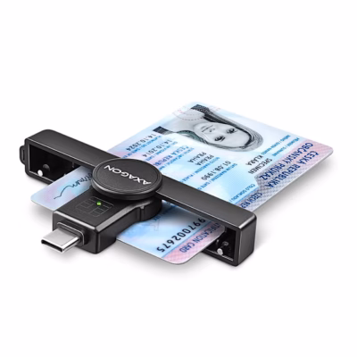 Kokkupandav ID-kaardilugeja AXAGON CRE-SMPC sisestatud ID-kaardiga ja USB-C-pistikuga