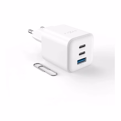 Valge FIXED Mini 65 W laadija kahe USB-C- ja ühe USB-A-pordiga, kõrval kirjaklamber