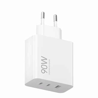 Valge seinalaadija Xiaomi HyperCharge 90 W, kaks USB-C- ja üks USB-A-port