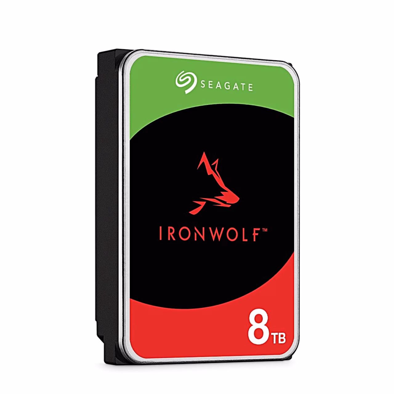 Seagate IronWolf 8 TB kõvaketas paremalt nurga alt koos korpuse servaga