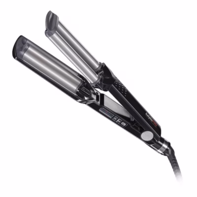 Lainekoolutaja BaByliss PRO 3D Waver avatud haaradega, ekraan ja nupud alumisel haaral