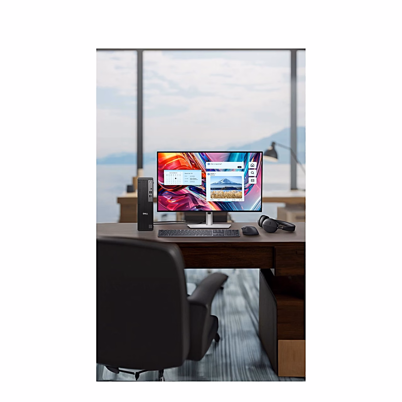 Dell Pro Slim lauaarvuti ja monitor kontoris akna all laual