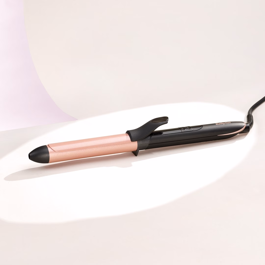 Juuksekoolutaja BaByliss C451E valgel alusel koos toitejuhtmega