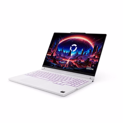 Valge mänguri sülearvuti Lenovo Legion 5 15AGP11 avatuna, vaade nurga alt