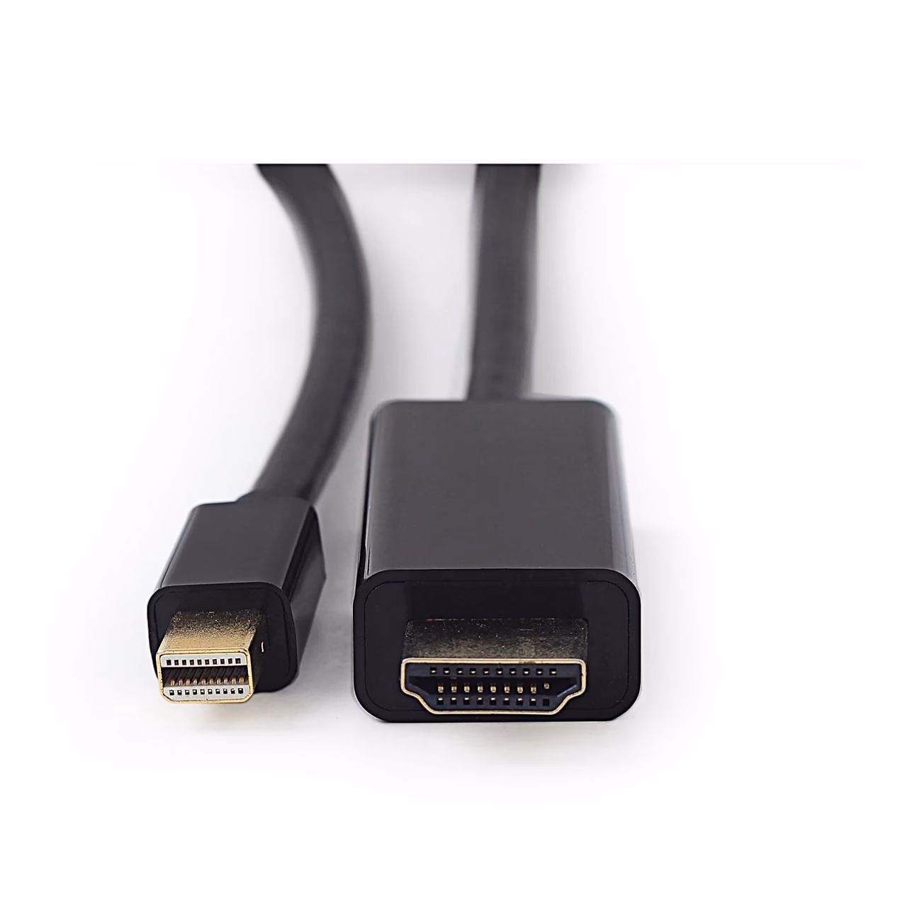 Mini DisplayPort ja HDMI pistiku lähivaade, Gembird CC-mDP-HDMI-6
