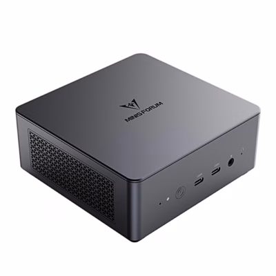 Minisforum UM790 Pro miniarvuti eest, toitenupp ja kaks USB4-porti