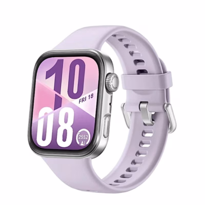 Lilla rihmaga spordikell HUAWEI WATCH FIT 4 nurga alt, ekraanil kellaaeg
