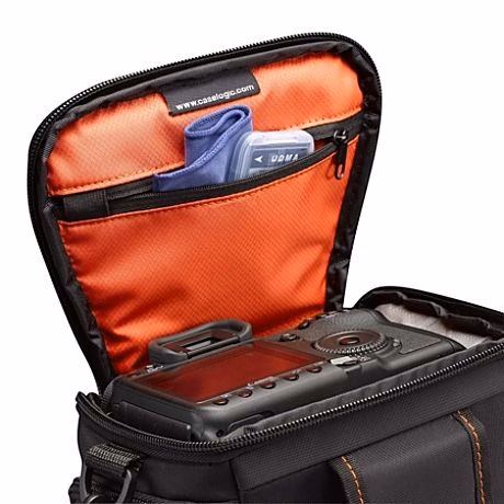 Avatud Case Logic DCB-306, oranž sisemus ja tõmblukuga tasku kaanes