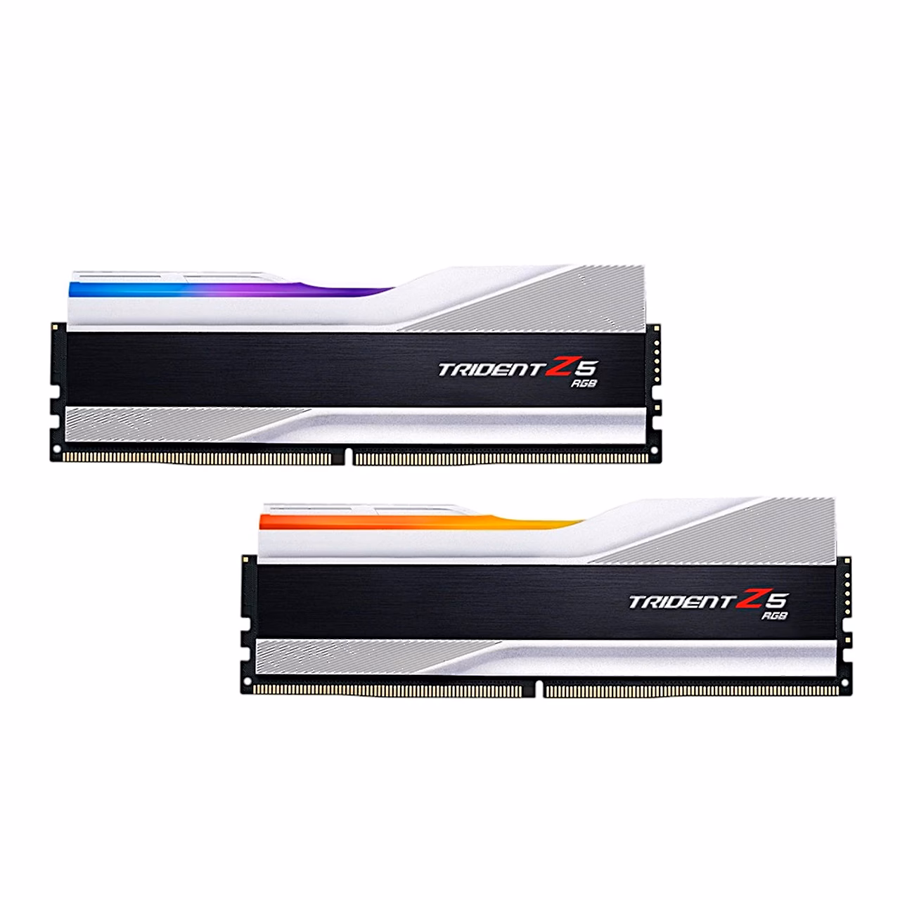 Kaks hõbedast G.Skill Trident Z5 RGB DDR5-moodulit eestvaates astmeliselt