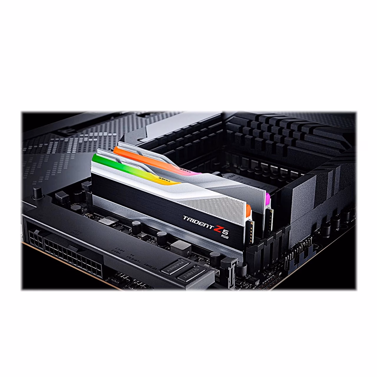 G.Skill Trident Z5 RGB moodulid paigaldatuna emaplaadile põleva RGB-valgusega