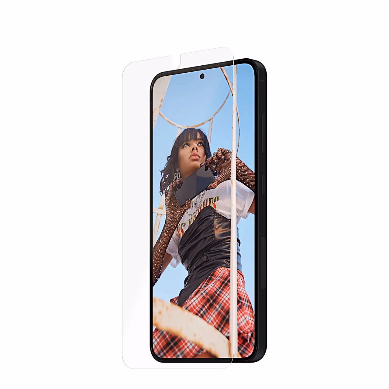 Kaitseklaas PanzerGlass SAFE Galaxy S25 telefoni ekraani ees, külgvaade nurga alt