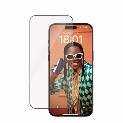 PanzerGlass kaitseklaas iPhone 15 Pro Max ekraani ees, kellaaeg ekraanil