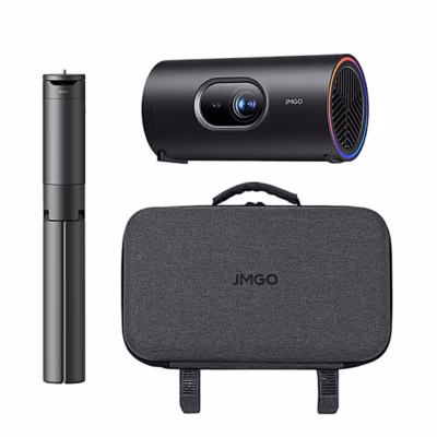 Projektor JMGO PicoPlay+ koos kokkupandud statiivi ja kandekotiga