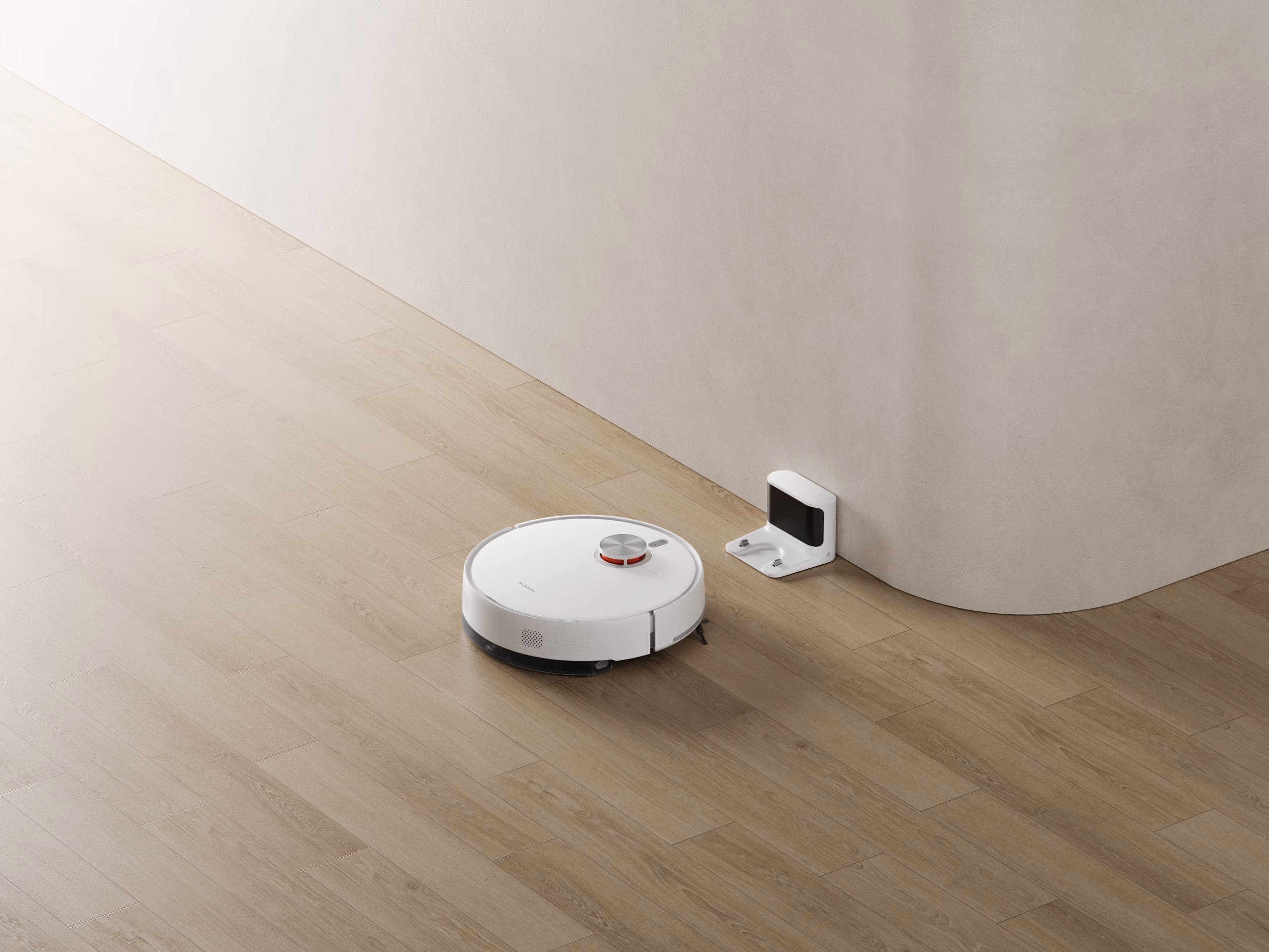 Xiaomi S40 sõidab puitpõrandal laadimisdoki poole
