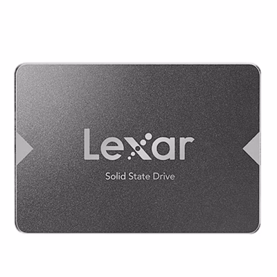 Hall Lexar NS100 SSD-ketas otse pealt, keskel Lexari logo
