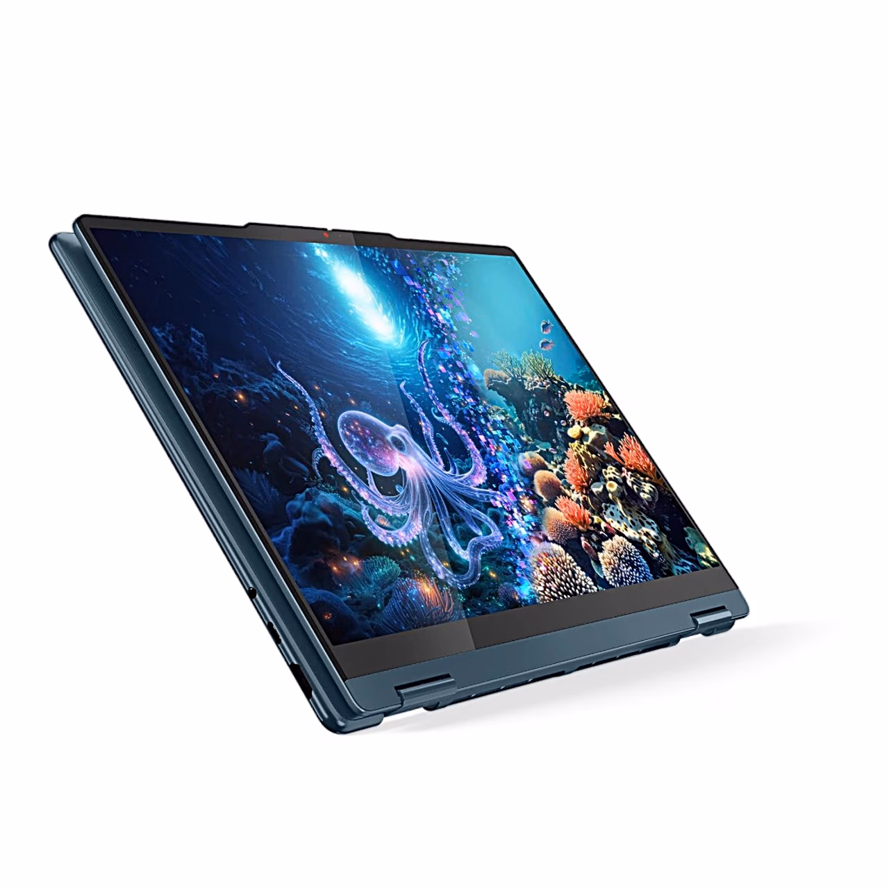Lenovo Yoga 7 2-in-1 14AKP10 alusasendis vasakult, ekraan ettepoole kallutatud