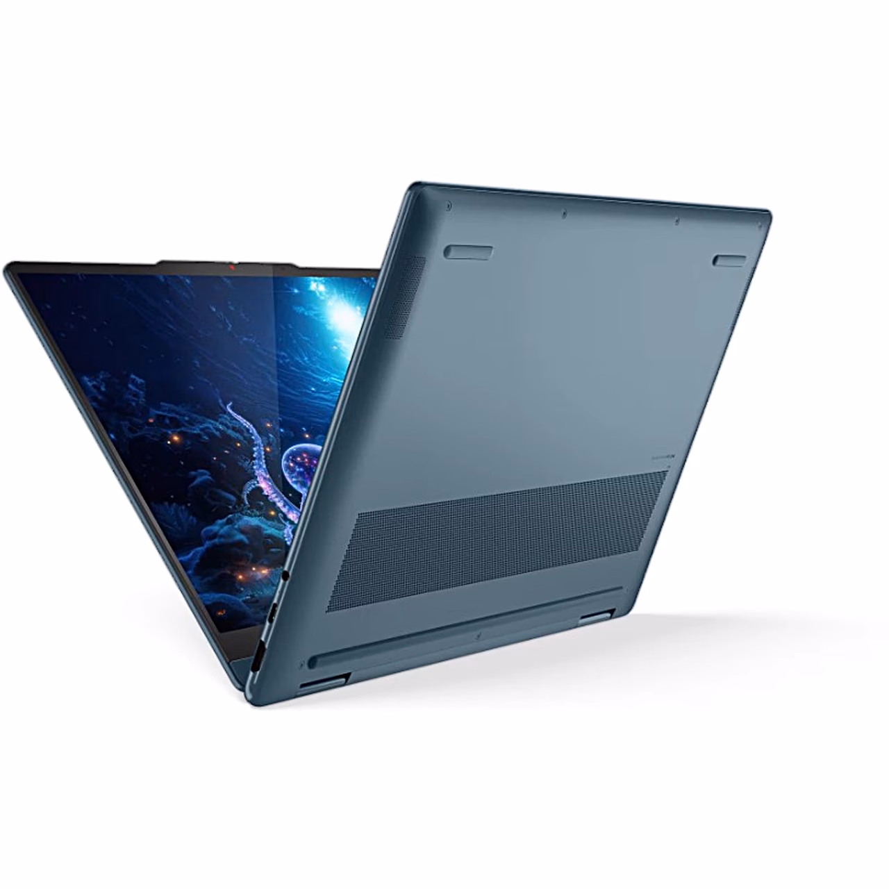 Lenovo Yoga 7 2-in-1 14AKP10 telgiasendis tagantpoolt, põhjal ventilatsiooniava