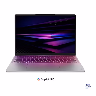 Lenovo Yoga Slim 7 14IPH11 avatuna eestvaates, valgustatud klaviatuur