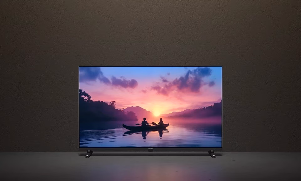 Teler Philips 32PFS6050/12 jalgadel tumeda seina ees