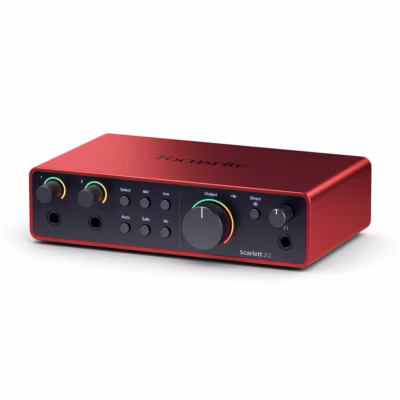 USB-helikaart Scarlett 2i2 4th Gen paremalt viltu, Gain Halo rõngad ja Output-nupp