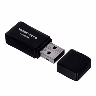 Must WiFi-adapter Mercusys MW300UM, kaitsekork USB-A-pistiku kõrvale eemaldatud