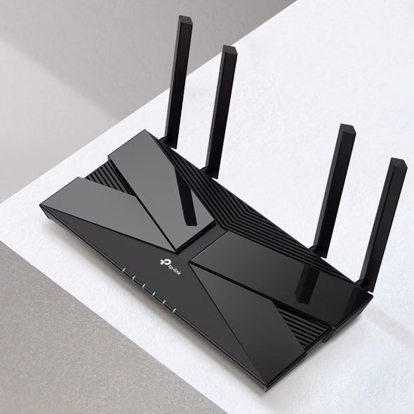 TP-Link Archer AX23 ruuteri ülaosa mustriga korpus ja märgutuled valgel laual