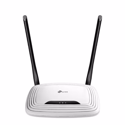 WiFi-ruuter TP-Link TL-WR841N eestvaates, valge korpus ja kaks musta antenni