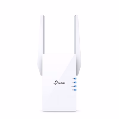 TP-Link RE605X WiFi-võimendi eestvaates kahe püstise antenni ja nelja märgutulega